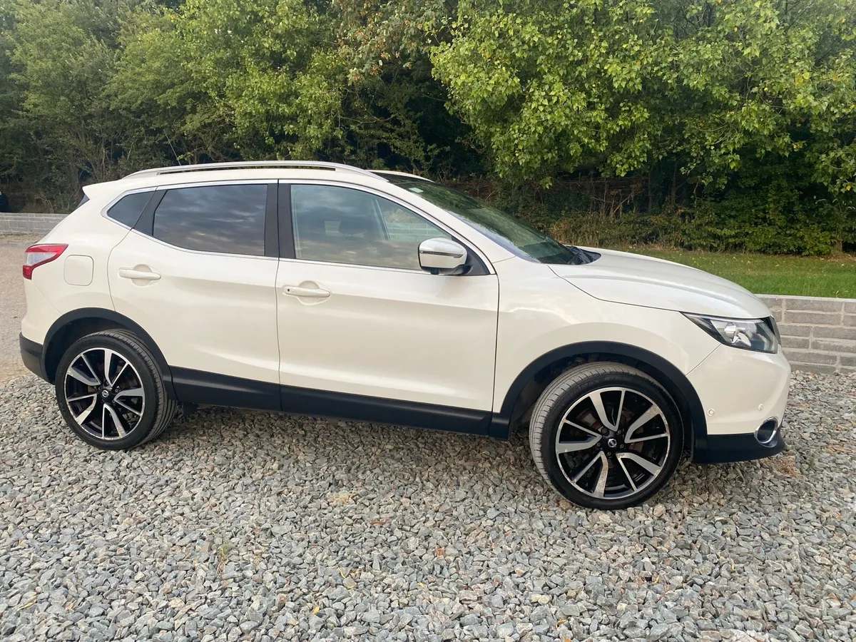 2017 Nissan Qashqai 1.6 DCI Tekna 4x4 - Image 3