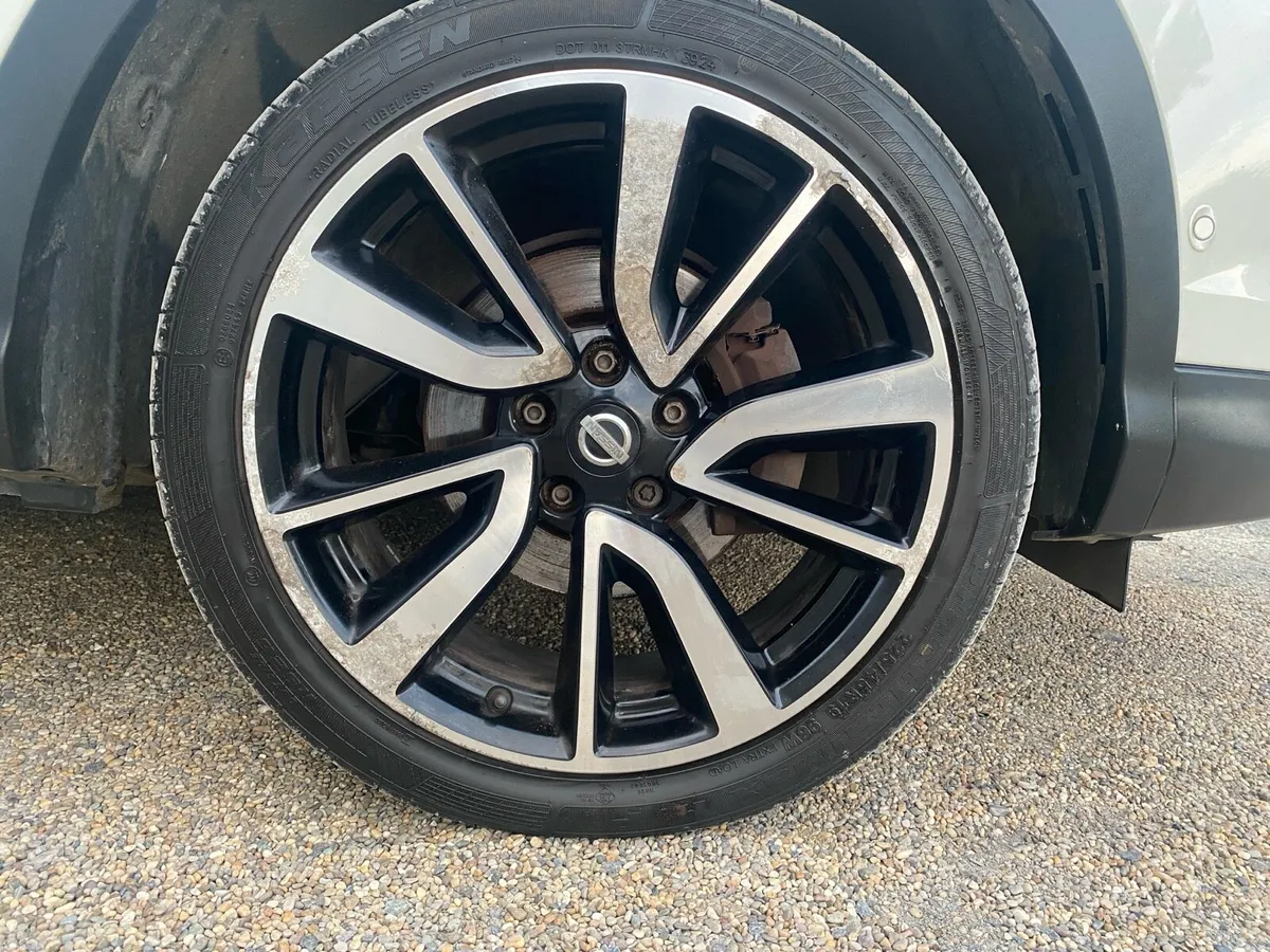 2017 Nissan Qashqai 1.6 DCI Tekna 4x4 - Image 5
