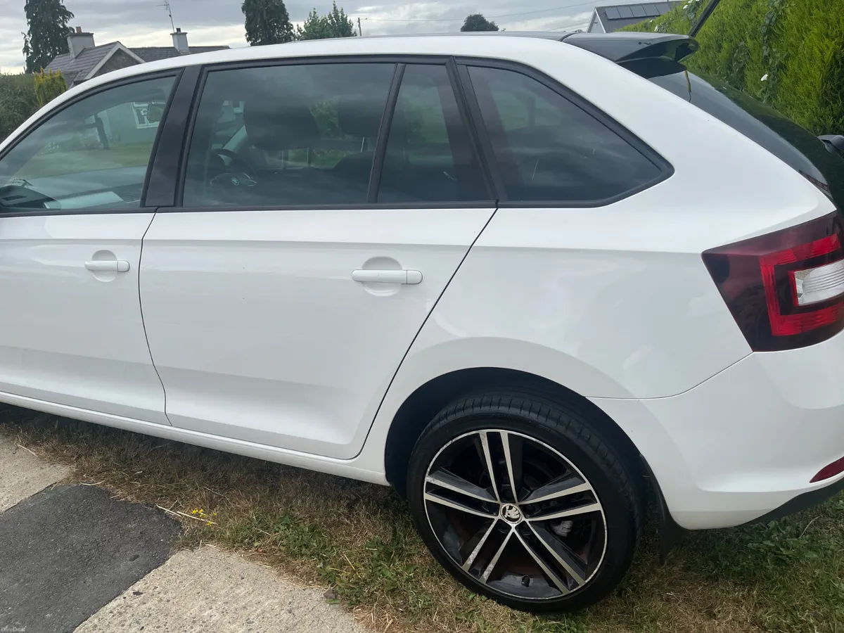 Skoda Rapid 2015 - Image 4