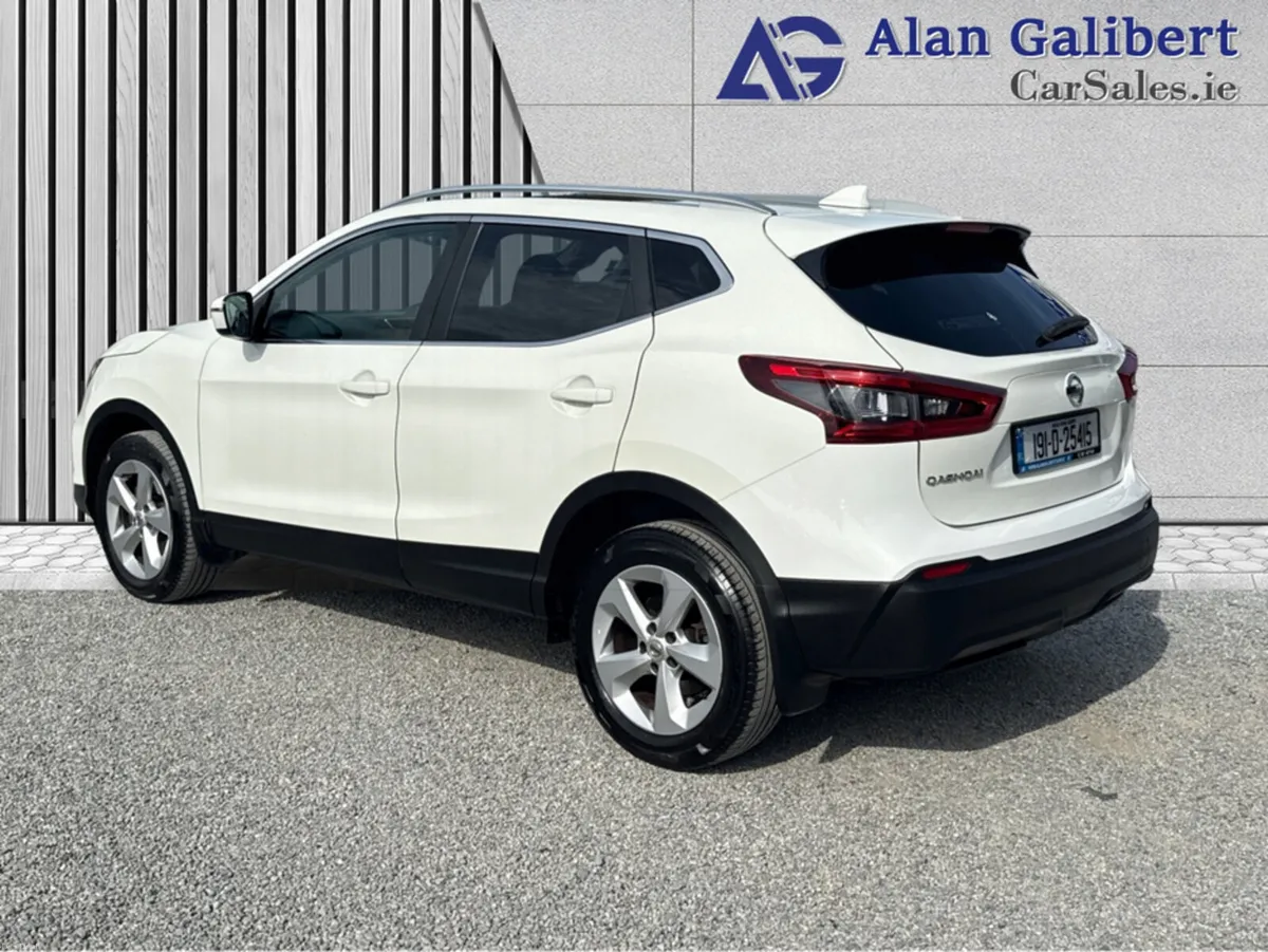 Nissan Qashqai 1.2 SV 18 4DR - Image 2