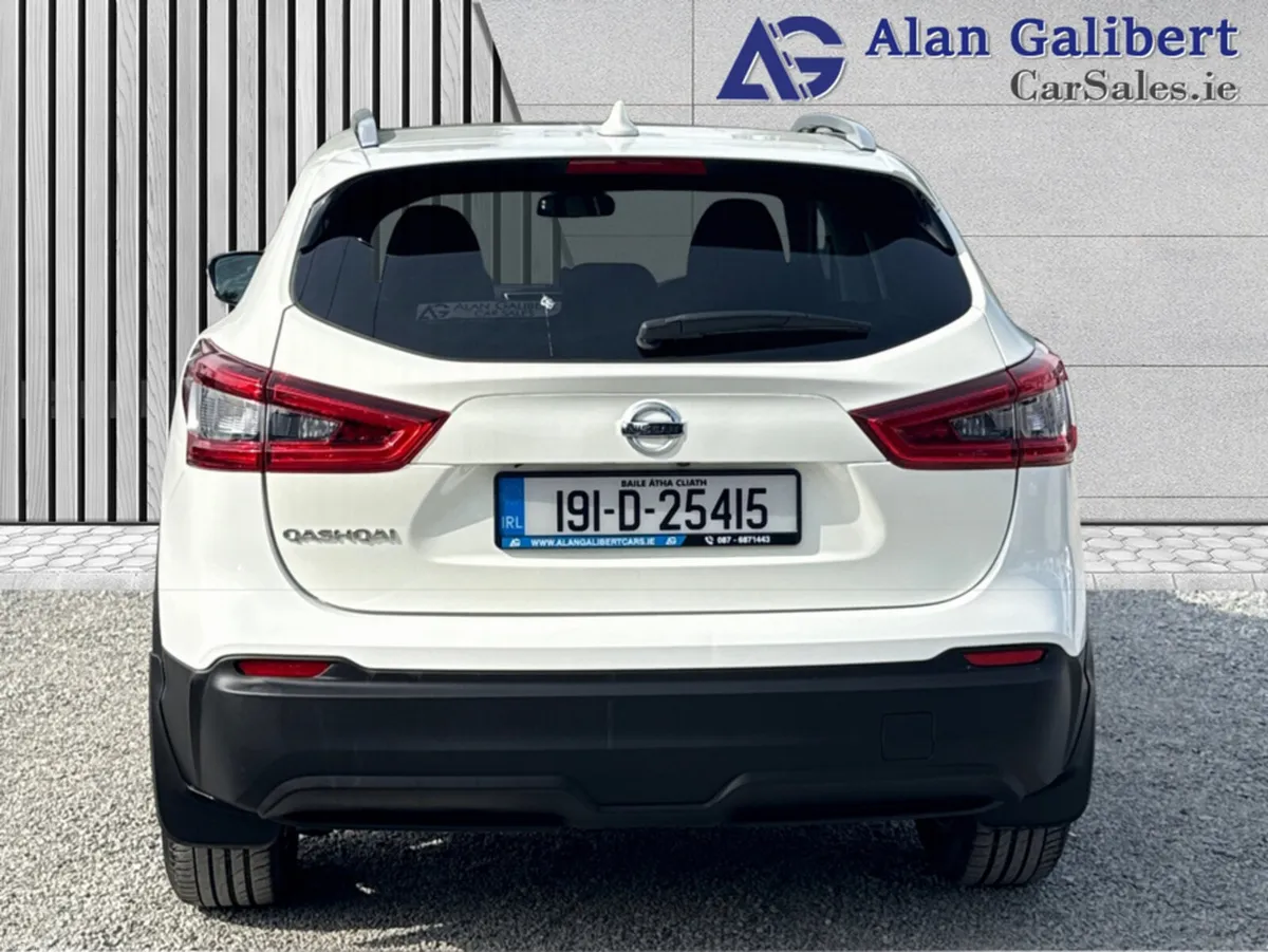 Nissan Qashqai 1.2 SV 18 4DR - Image 6