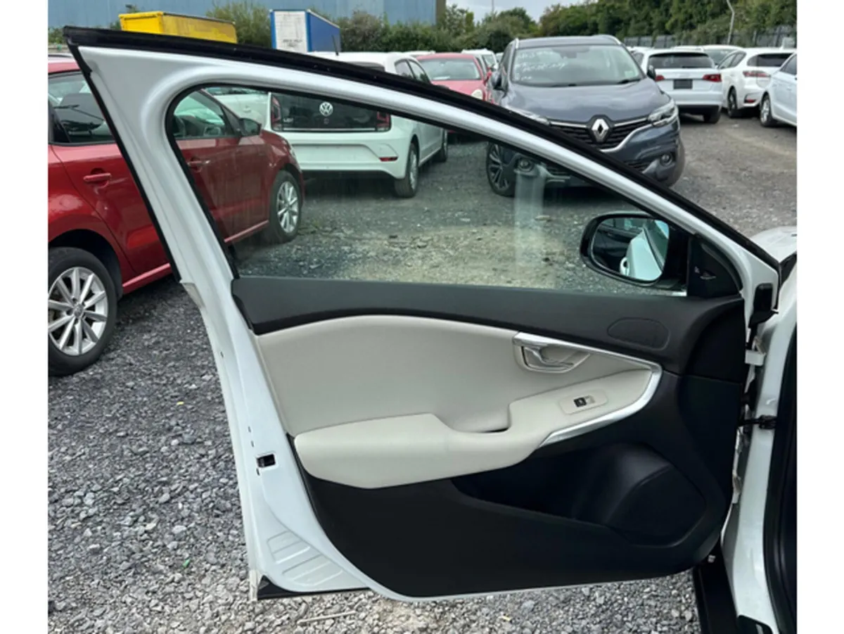 Volvo V60 D4 2.0L DIESEL AUTOMATIC(2293) - Image 5