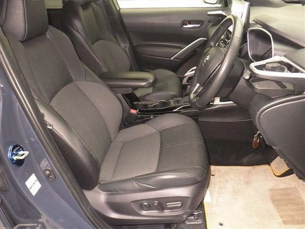 2024 Toyota Corolla Cross 1.8 Hybrid LUNA LEATHER - Image 5