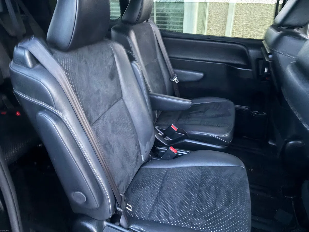 2021 Toyota Voxy 1.8 HYBRID 7 SEATER TAXI READY - Image 5
