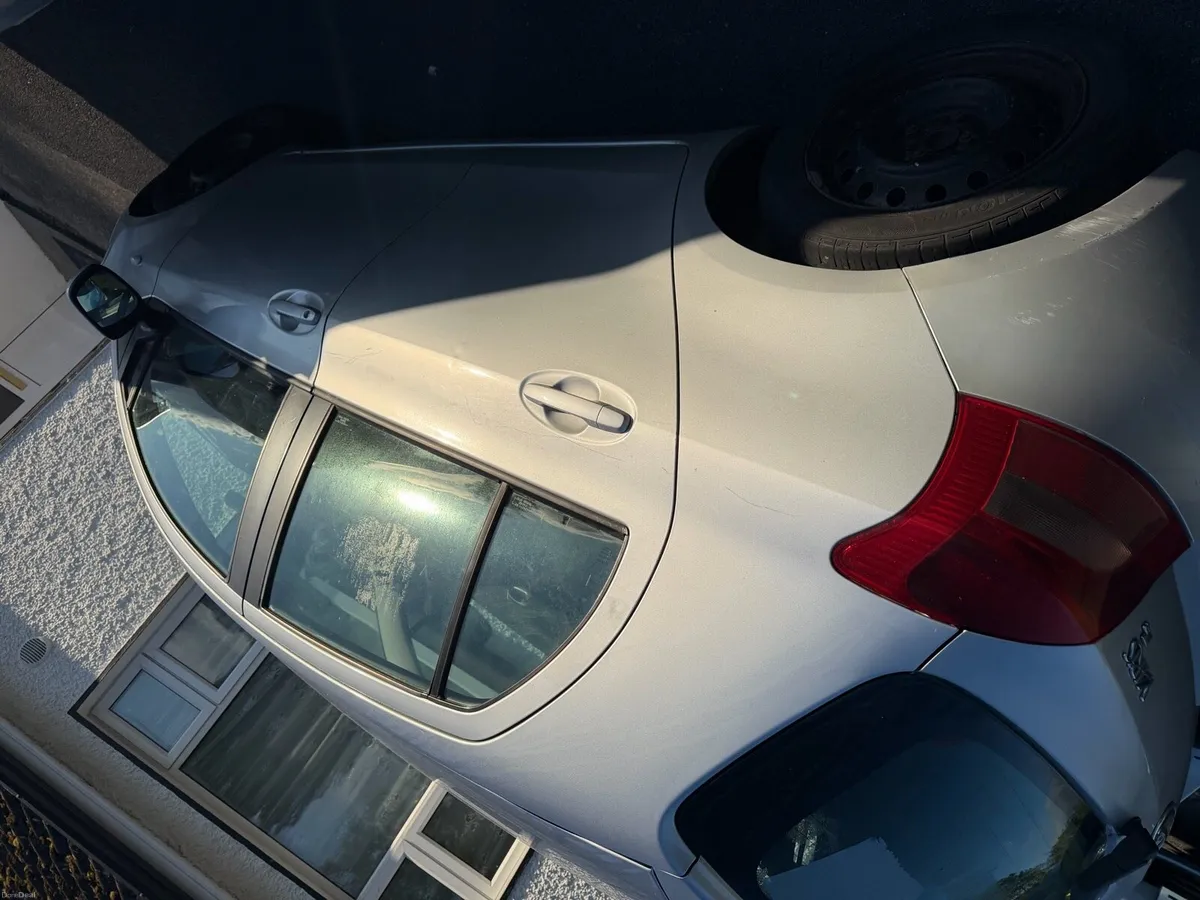 Toyota yaris 1.3 - Image 5