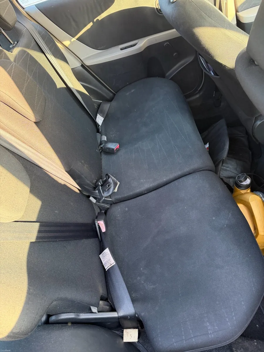 Toyota yaris 1.3 - Image 3