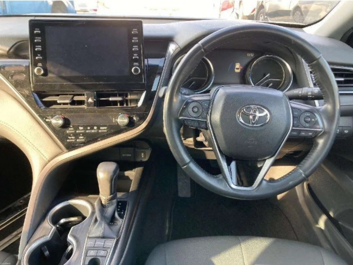 2021 Toyota Camry hybird automatic 1 owner - Image 6