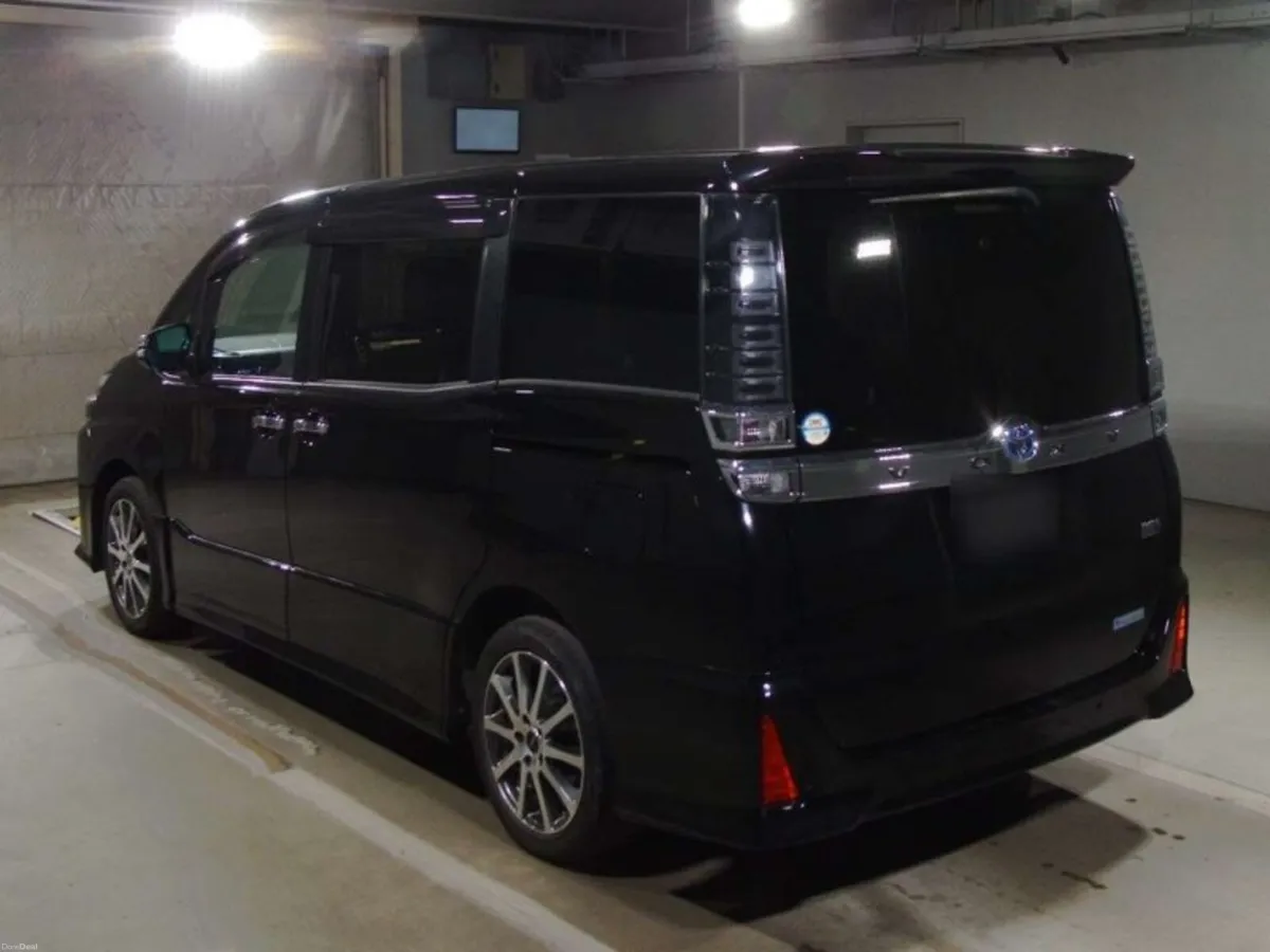 2021 Toyota Voxy 1.8 ATUO HV ZS KIRAMEKI TOP SPEC - Image 4