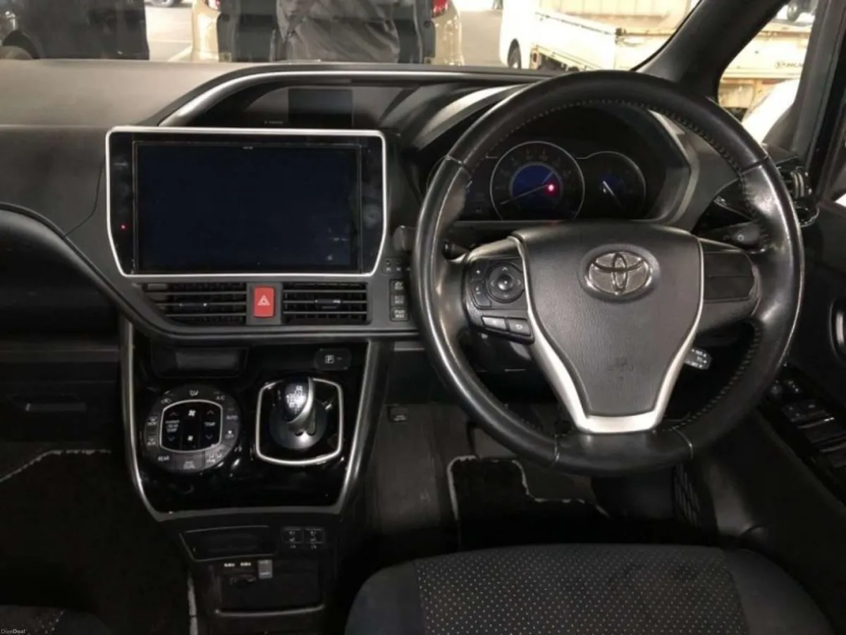 2021 Toyota Voxy 1.8 ATUO HV ZS KIRAMEKI TOP SPEC - Image 6