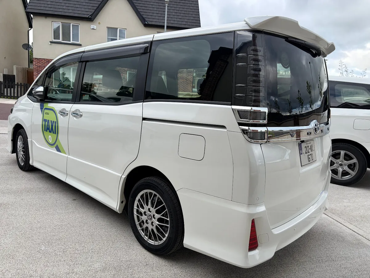 2021 DECEMBER Toyota Voxy 7 SEATER FULL TAXI READY - Image 4