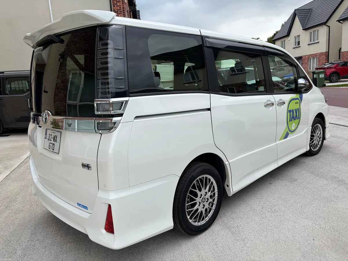 2021 DECEMBER Toyota Voxy 7 SEATER FULL TAXI READY - Image 6