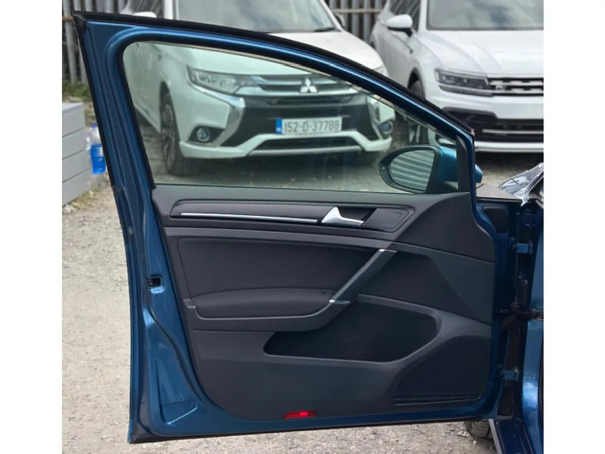 Volkswagen Golf 1.4L Petrol TSI Highline Leather E - Image 3