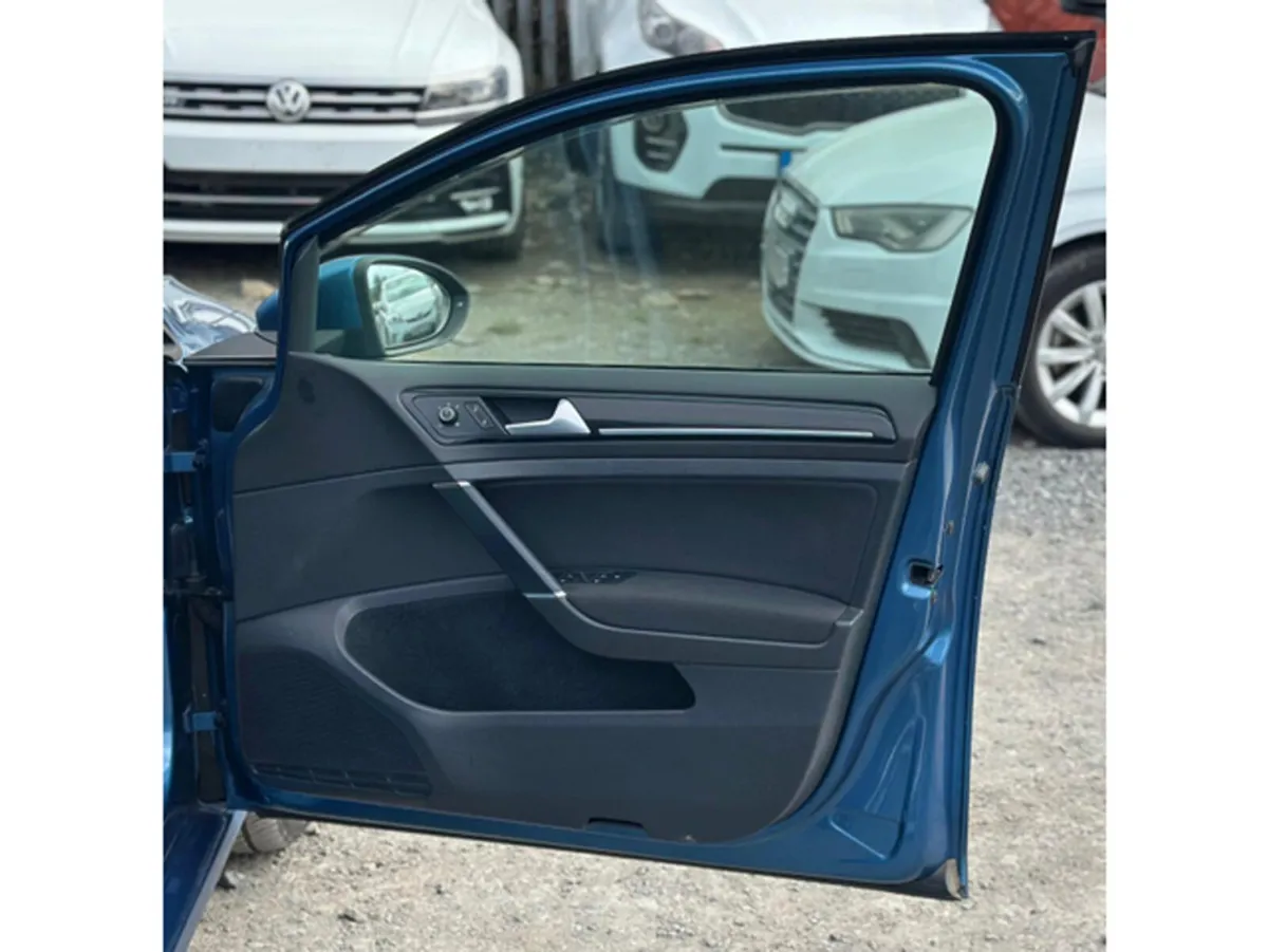 Volkswagen Golf 1.4L Petrol TSI Highline Leather E - Image 4