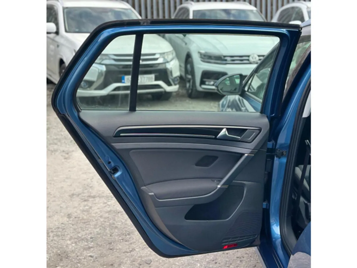 Volkswagen Golf 1.4L Petrol TSI Highline Leather E - Image 5