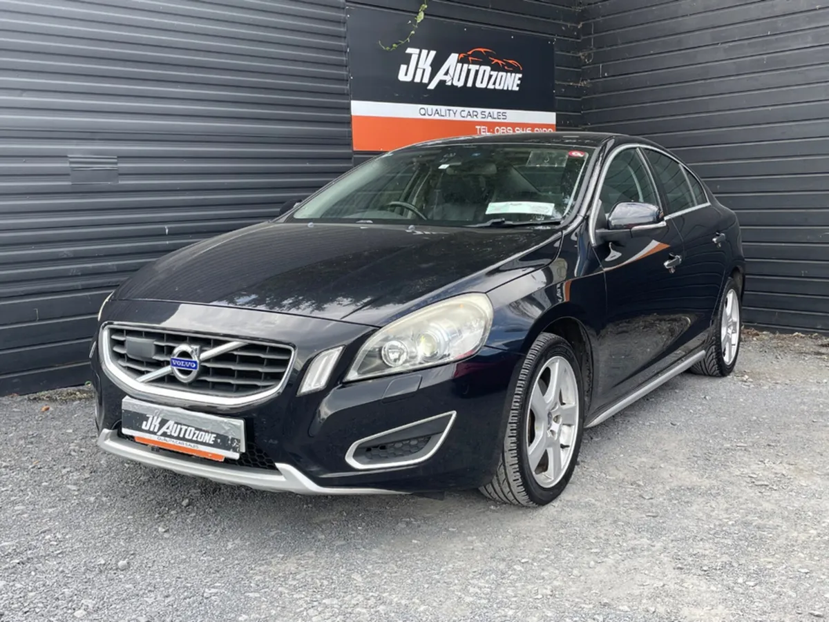 Volvo S60 1.6 AUTO SALOON - Image 3