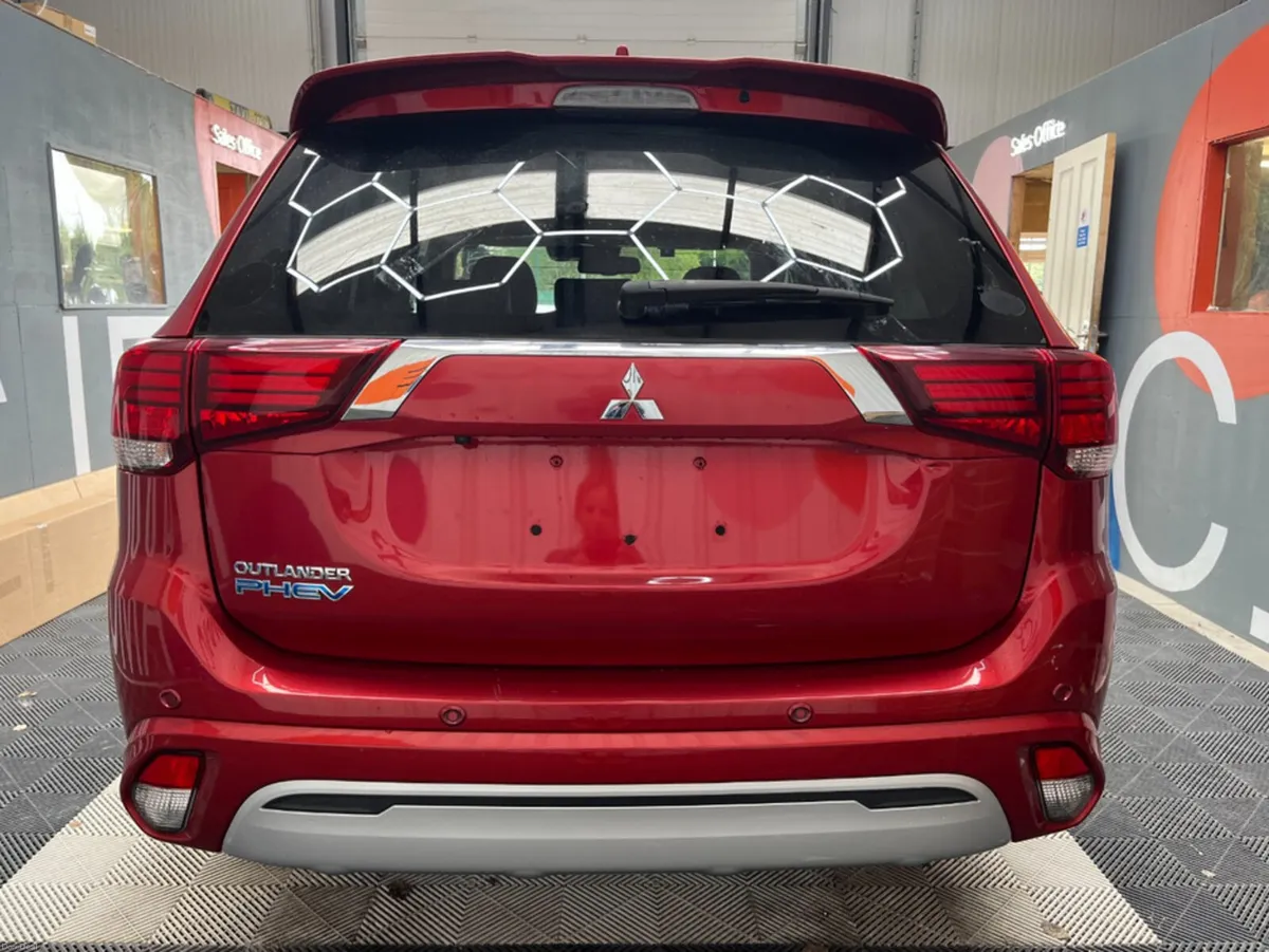 Mitsubishi Outlander OUTLANDER 4WD PHEV G 2.4 HYBR - Image 4