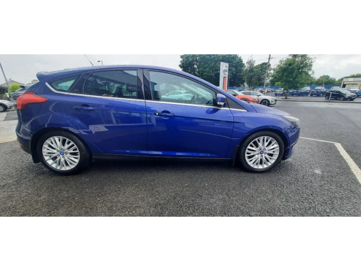 Ford Focus ZETEC 5DR 1.5 TD 95PS 6SPEED 4DR - Image 4