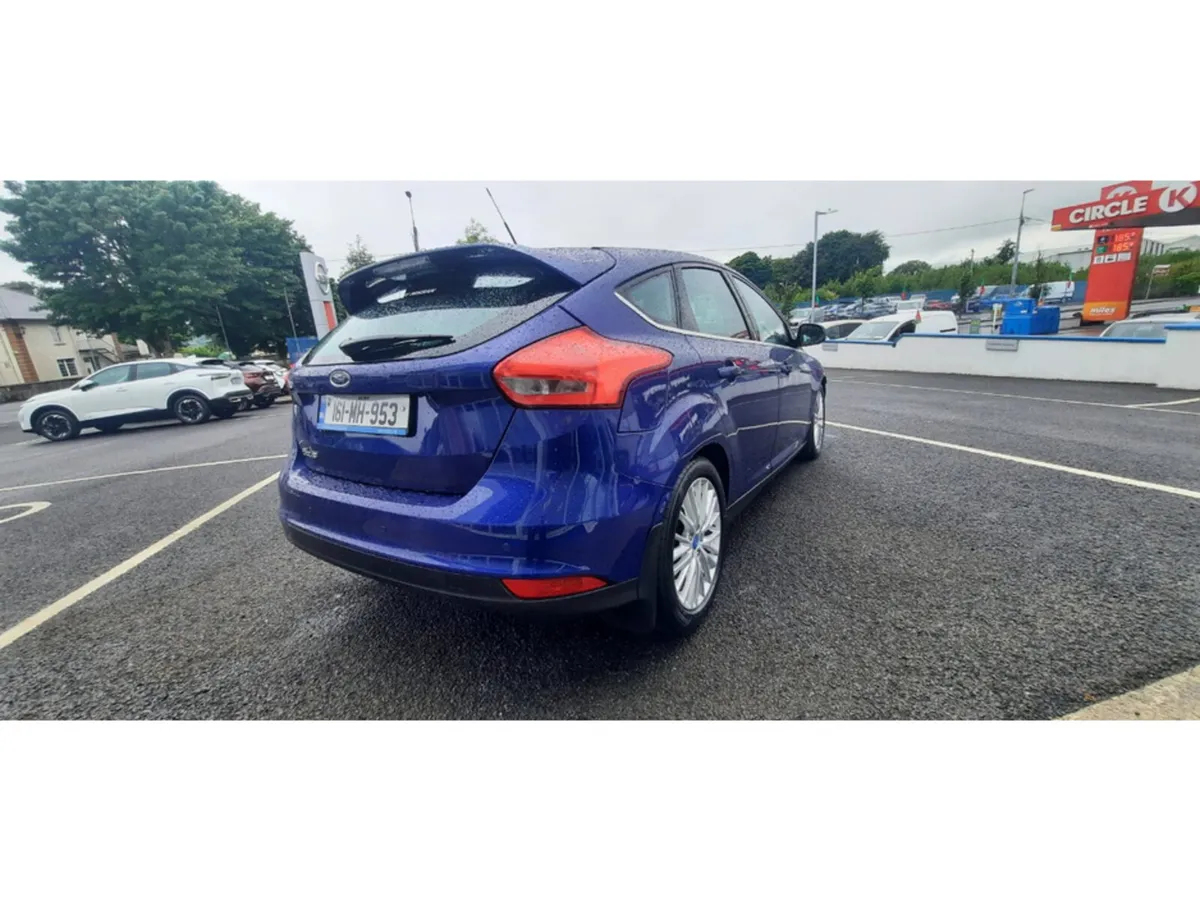 Ford Focus ZETEC 5DR 1.5 TD 95PS 6SPEED 4DR - Image 6