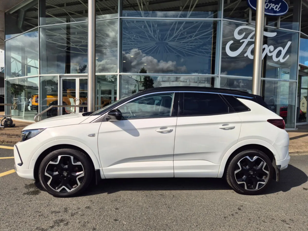 Opel Grandland ELITE 1.2 130PS 8 SPEED AUTOMATIC - Image 2