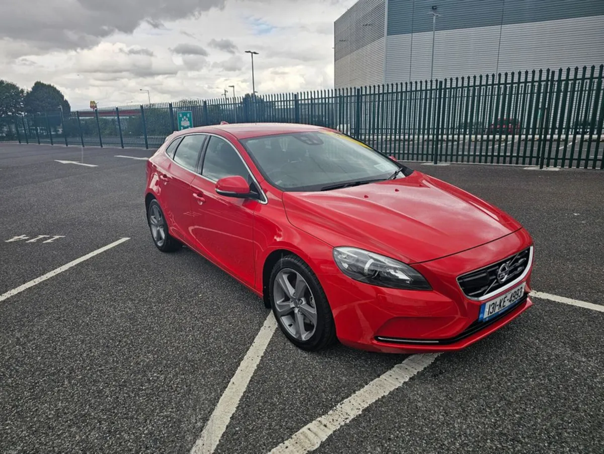 Volvo V40 1.6 PETROL, AUTOMATIC, LEATHER, NEW NCT, - Image 4