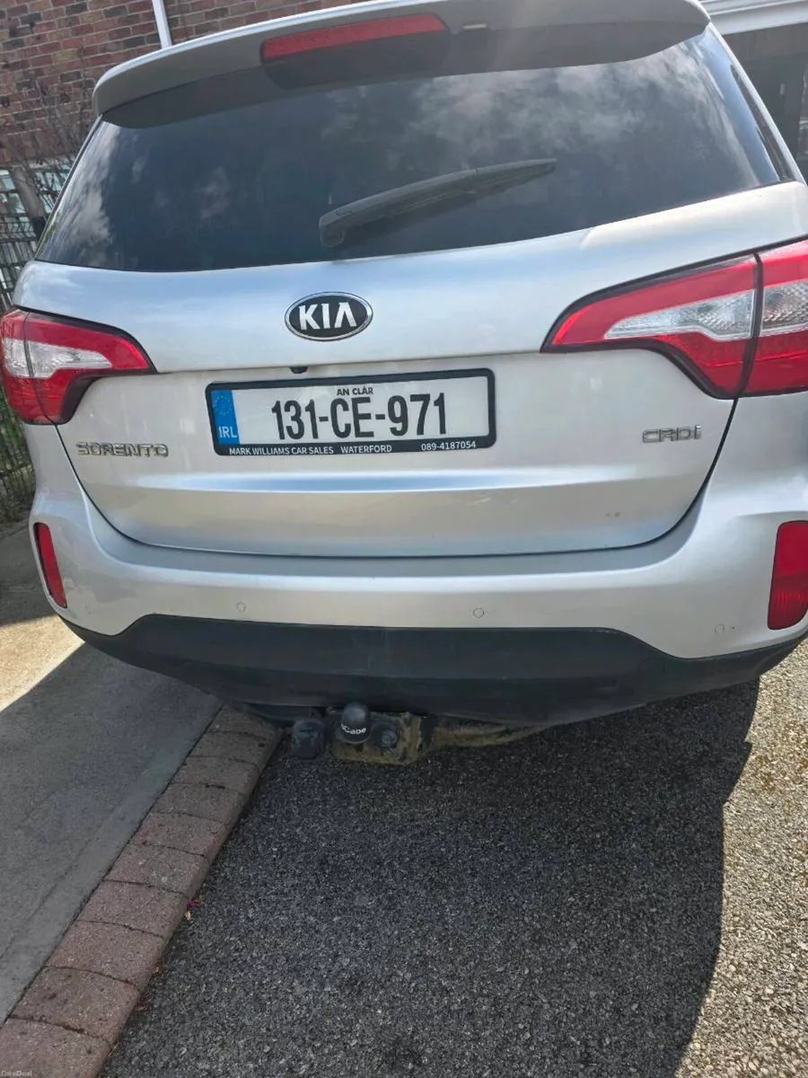 Selling a 131, 2l diesel silver Kia Sorento - Image 4