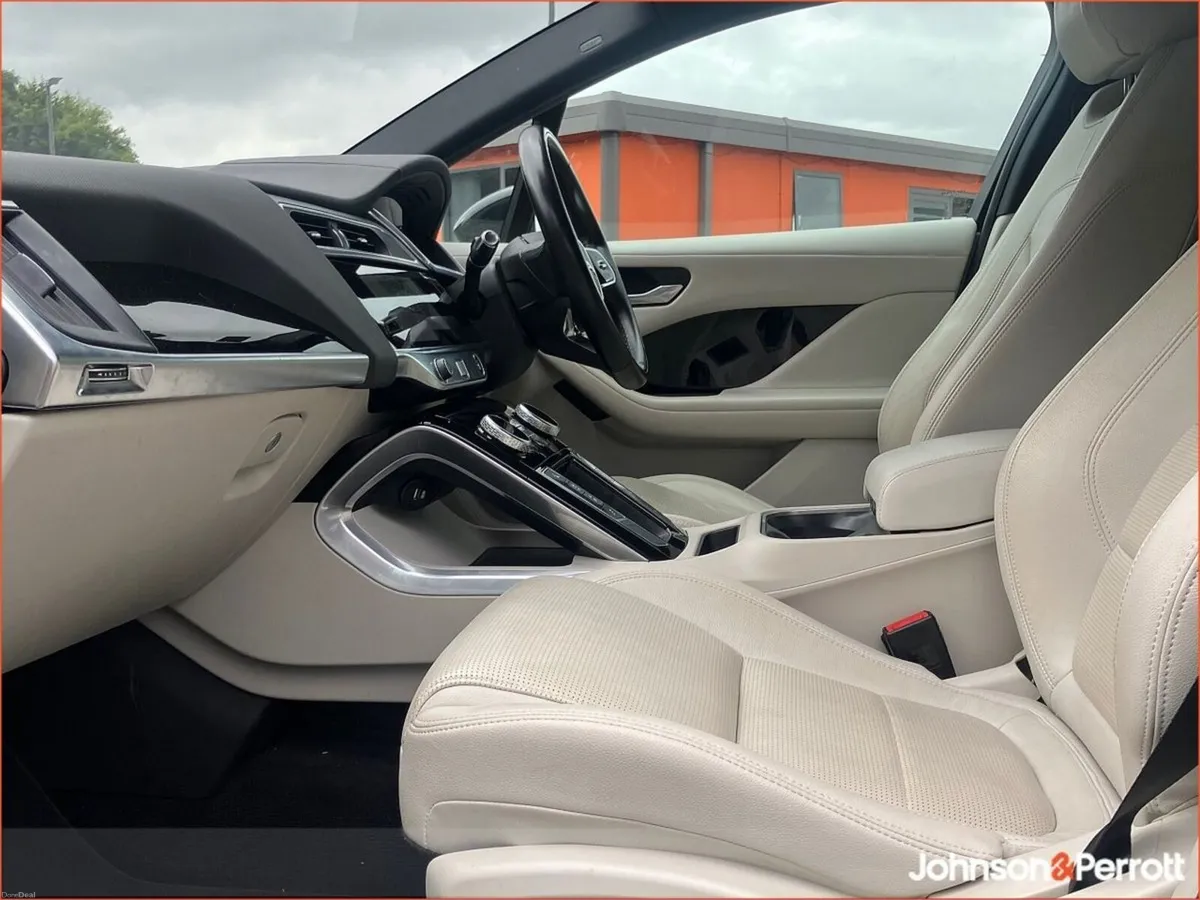Jaguar I-Pace EV400 Auto Black Edition - Image 3