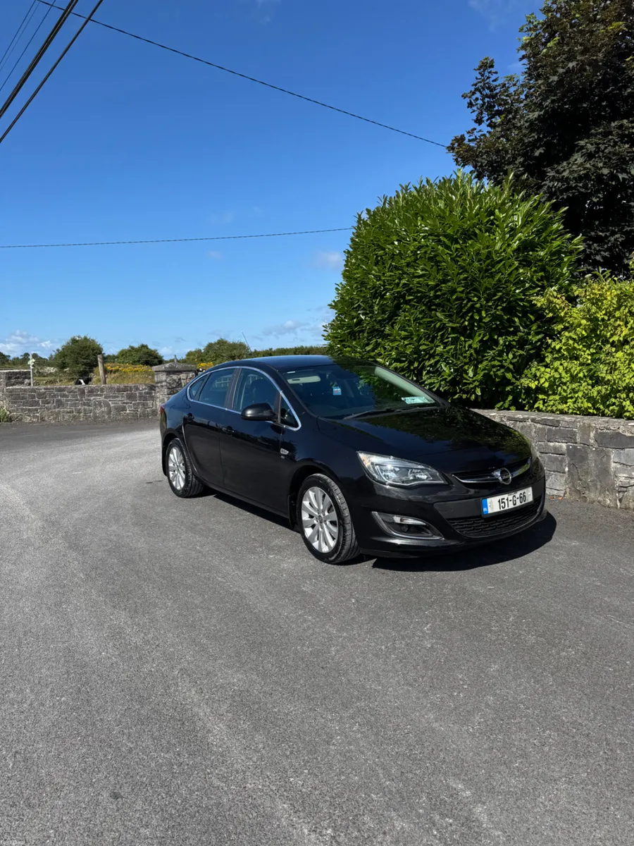 Opel Astra 2015 - Image 1