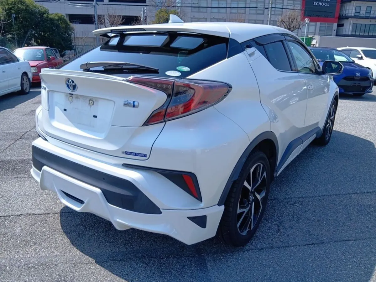 Toyota C-HR Hybrid Sol Automatic * Best Spec * - Image 4