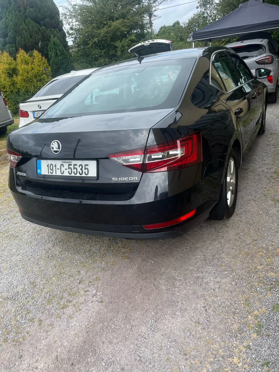 2019 Skoda superb - Image 4