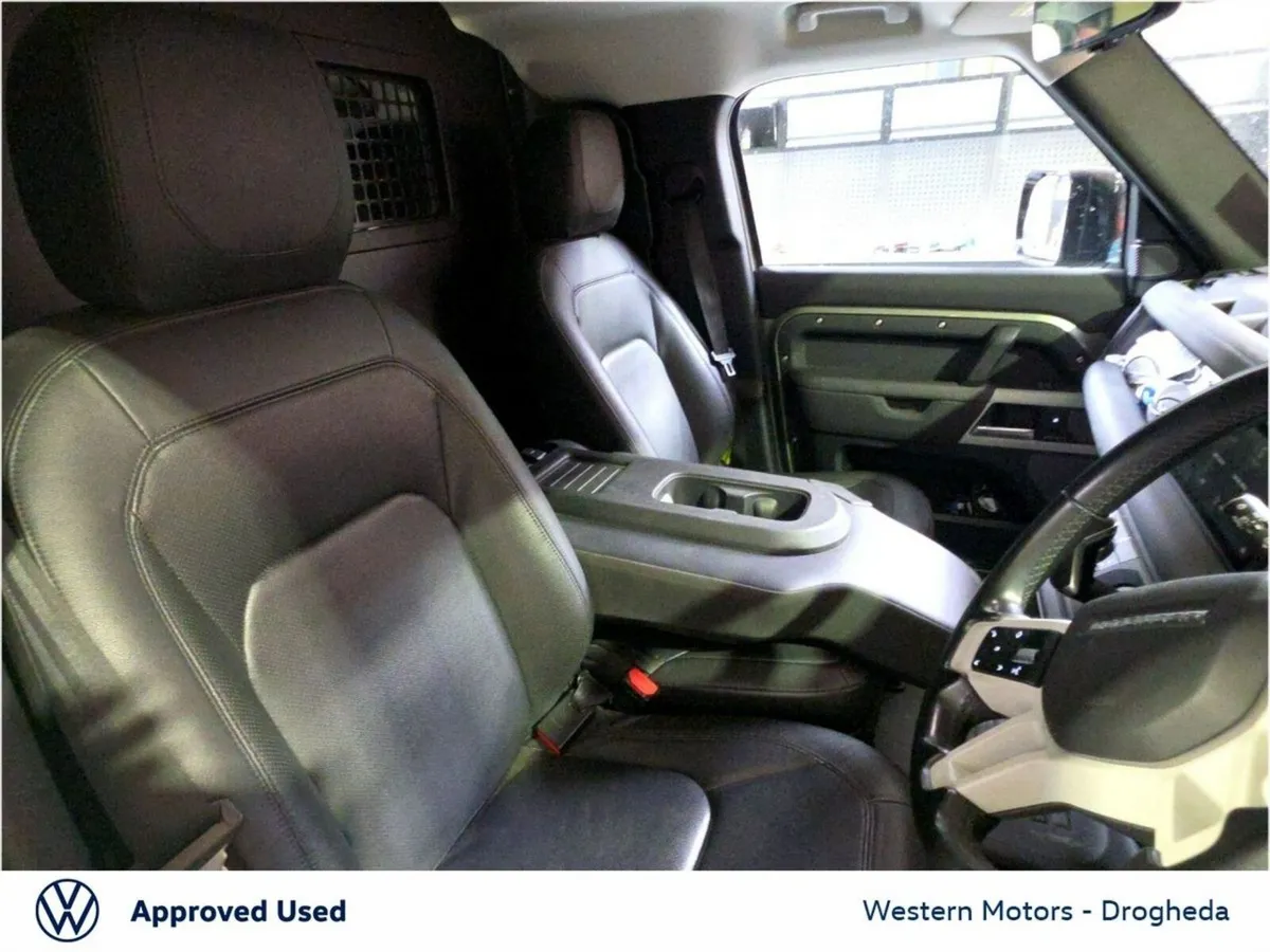 Land Rover Defender 110 3.0 D SE HARD TOP - Image 2