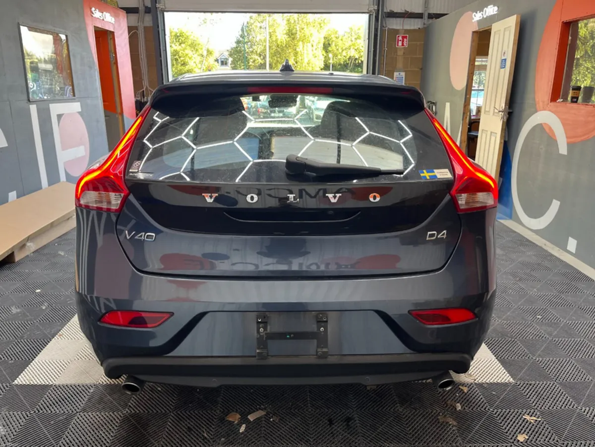Volvo V40 2017 VOLVO V40 D4 2.0 AUTOMATIC / CRUISE - Image 3
