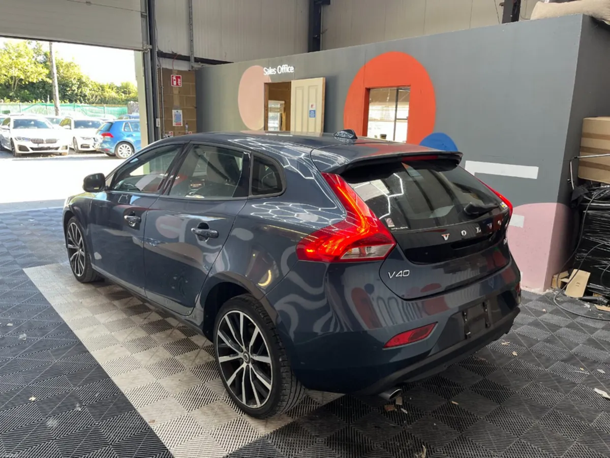 Volvo V40 2017 VOLVO V40 D4 2.0 AUTOMATIC / CRUISE - Image 4