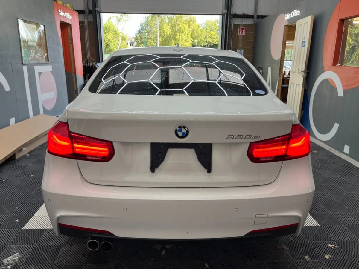 BMW 3-Series 2018 BMW 330E M-SPORT 2.0 AUTOMATIC / - Image 3