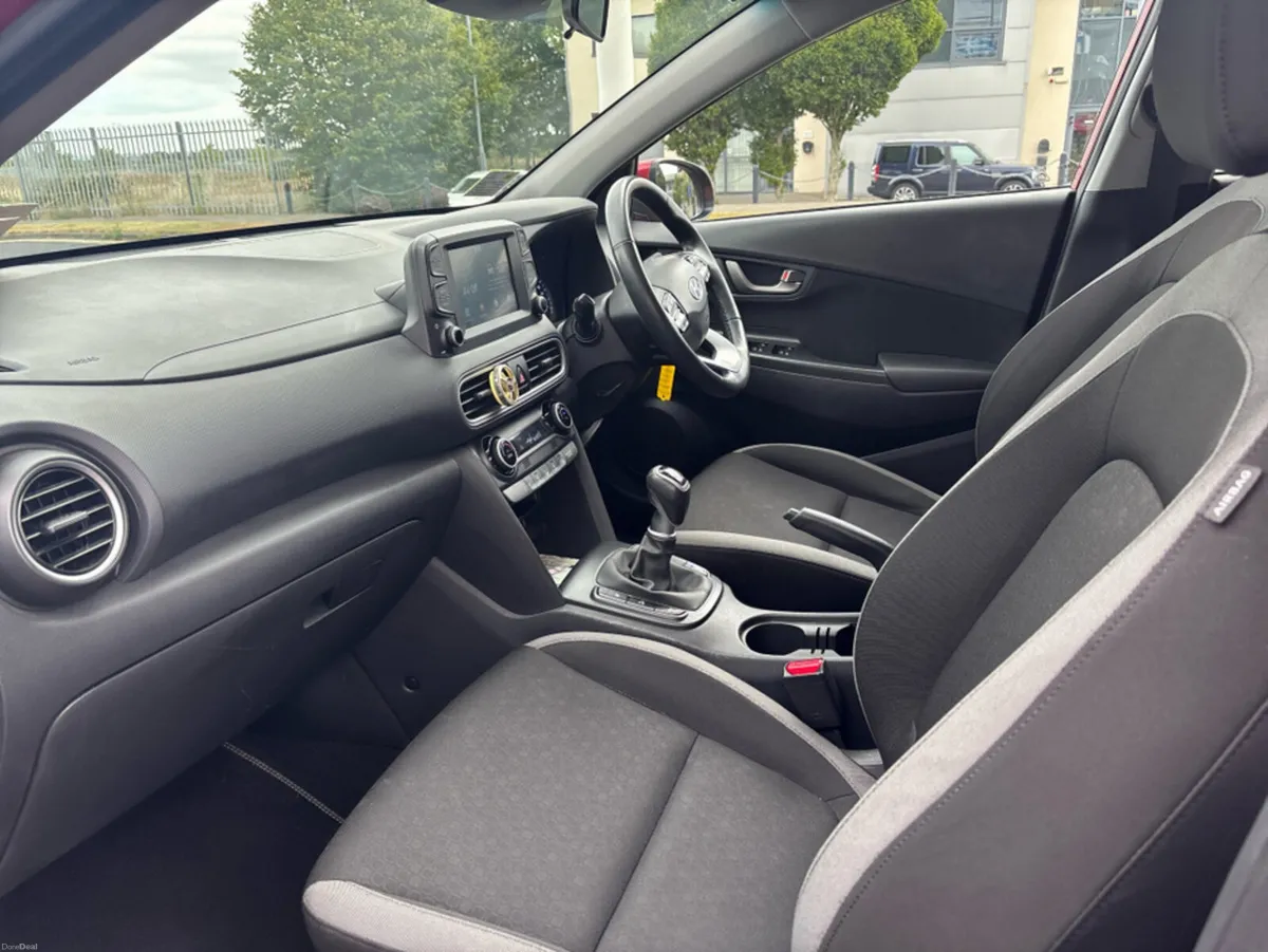 Hyundai KONA KAUAI EXECUTIVE 5DR - Image 2