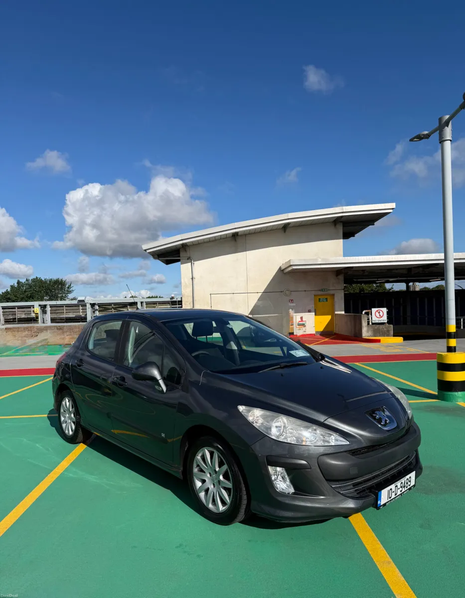 10 Peugeot 308 1.6 Diesel - HUGE SERVICE HISTORY - Image 2