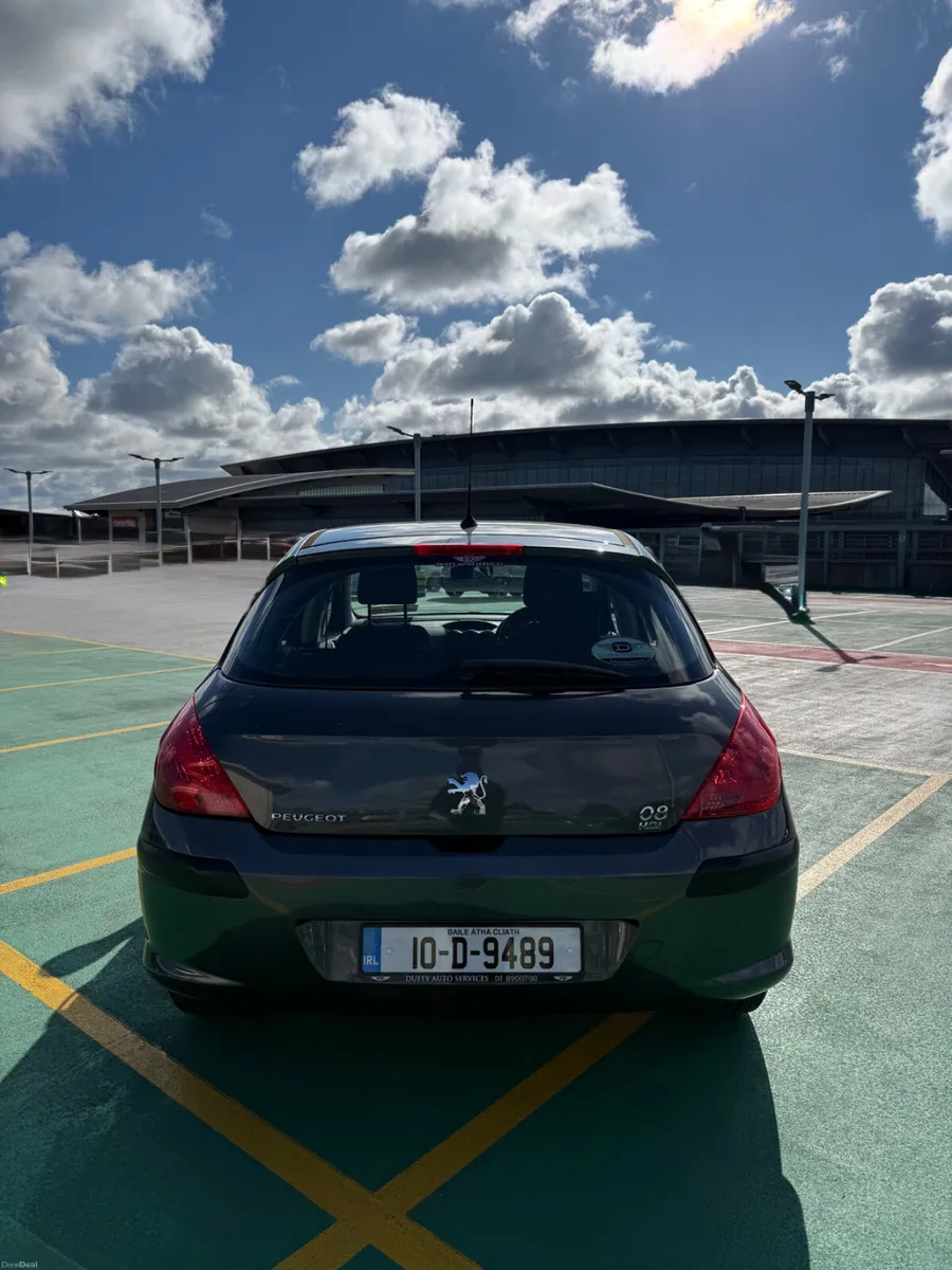 10 Peugeot 308 1.6 Diesel - HUGE SERVICE HISTORY - Image 5