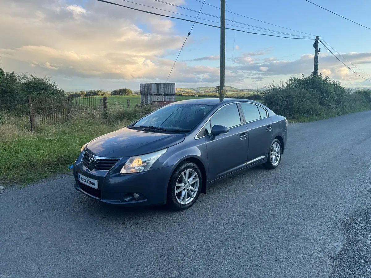 2010 Toyota Avensis - Image 1