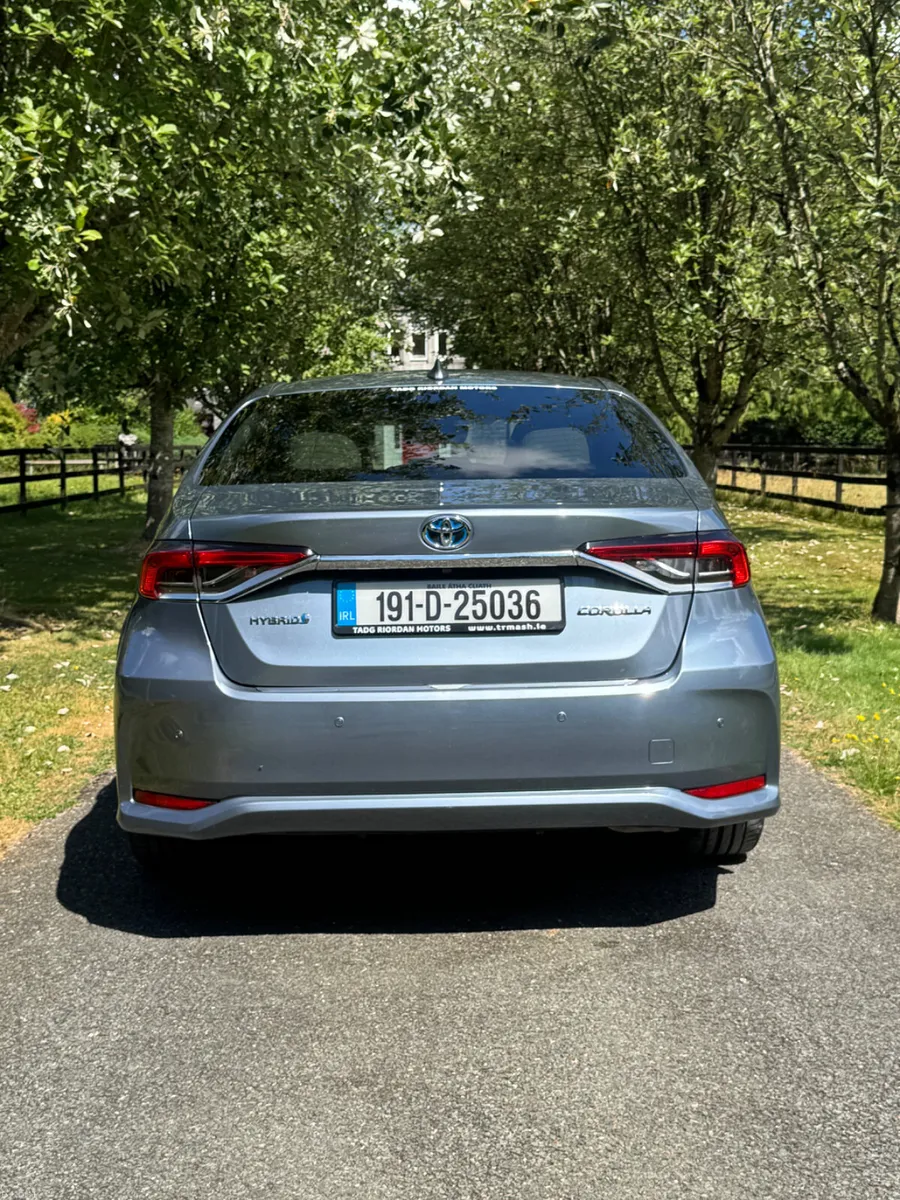 Toyota Corolla 1.8 Hybrid Luna Sport Saloon 3YearW - Image 4