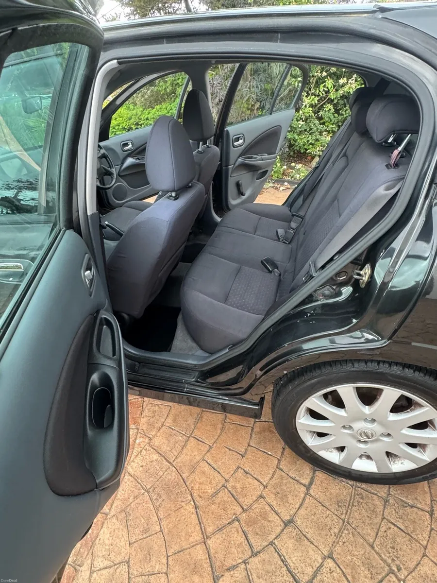 Nissan almera 2007 - Image 5