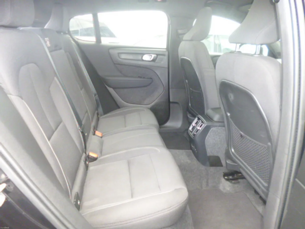 Volvo C40 Ultimate Recharge BEV 231hp 2023 - Image 6