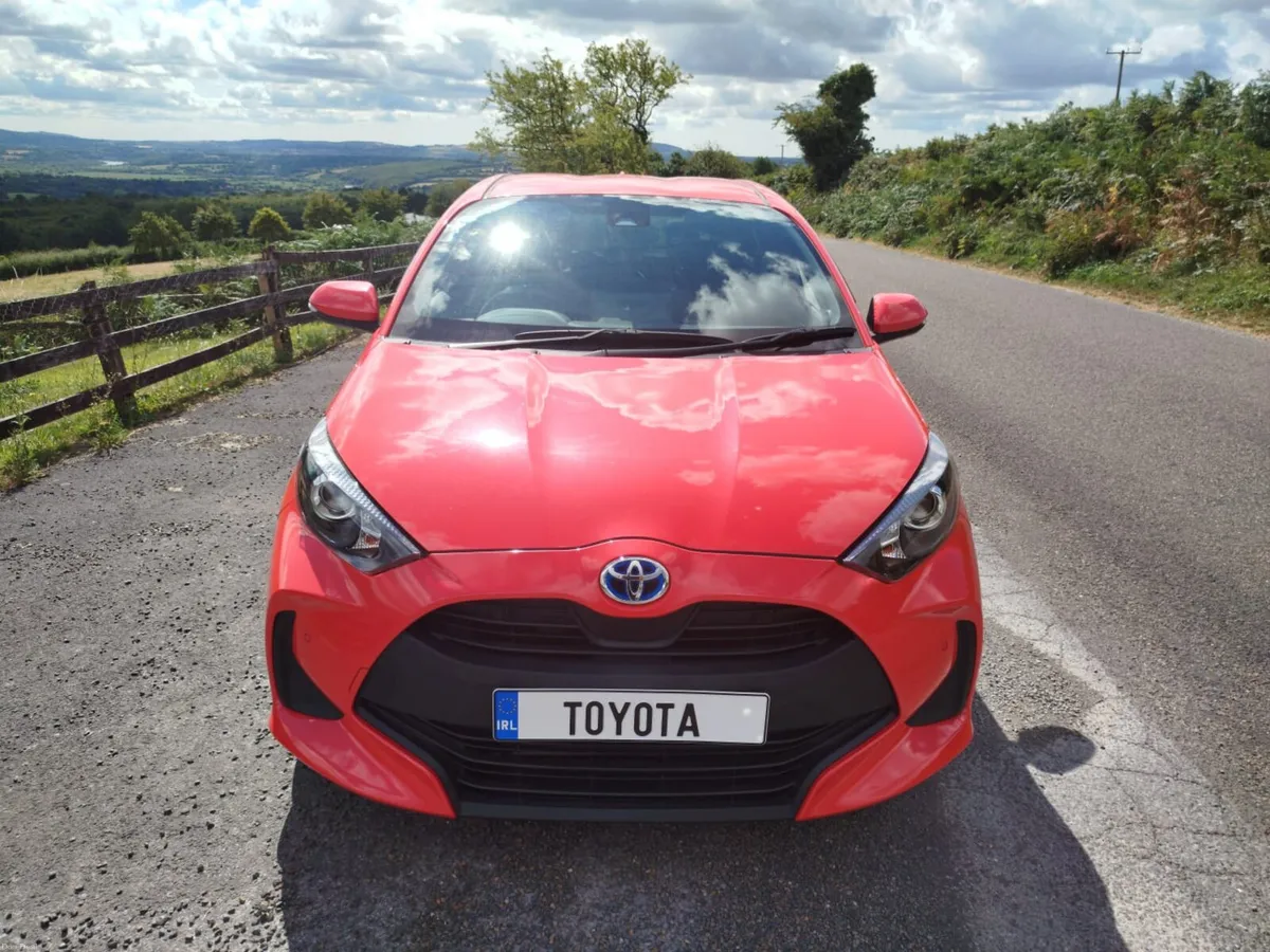 2021 Toyota Yaris Hybrid 1.5 - Excellent Condition - Image 2
