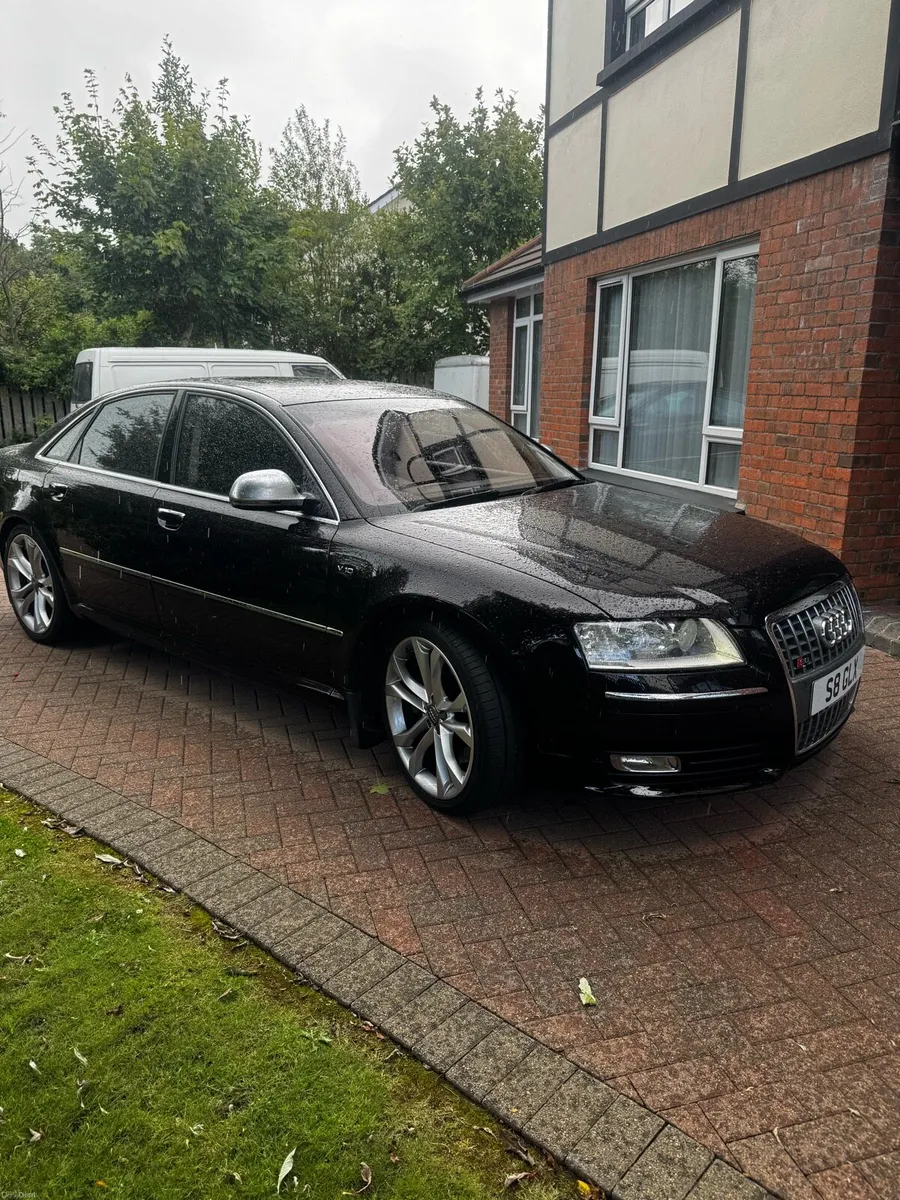 AUDI S8 - Image 2
