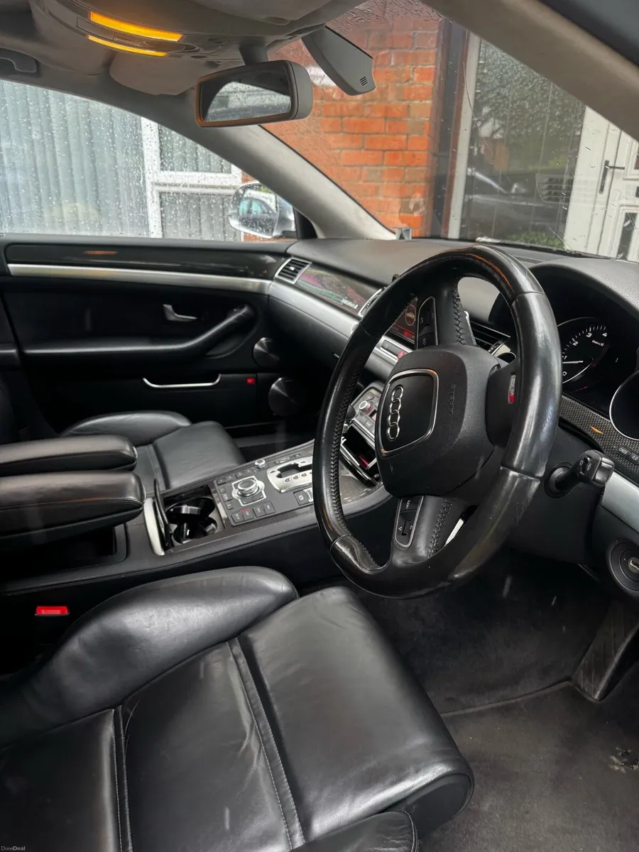 AUDI S8 - Image 6