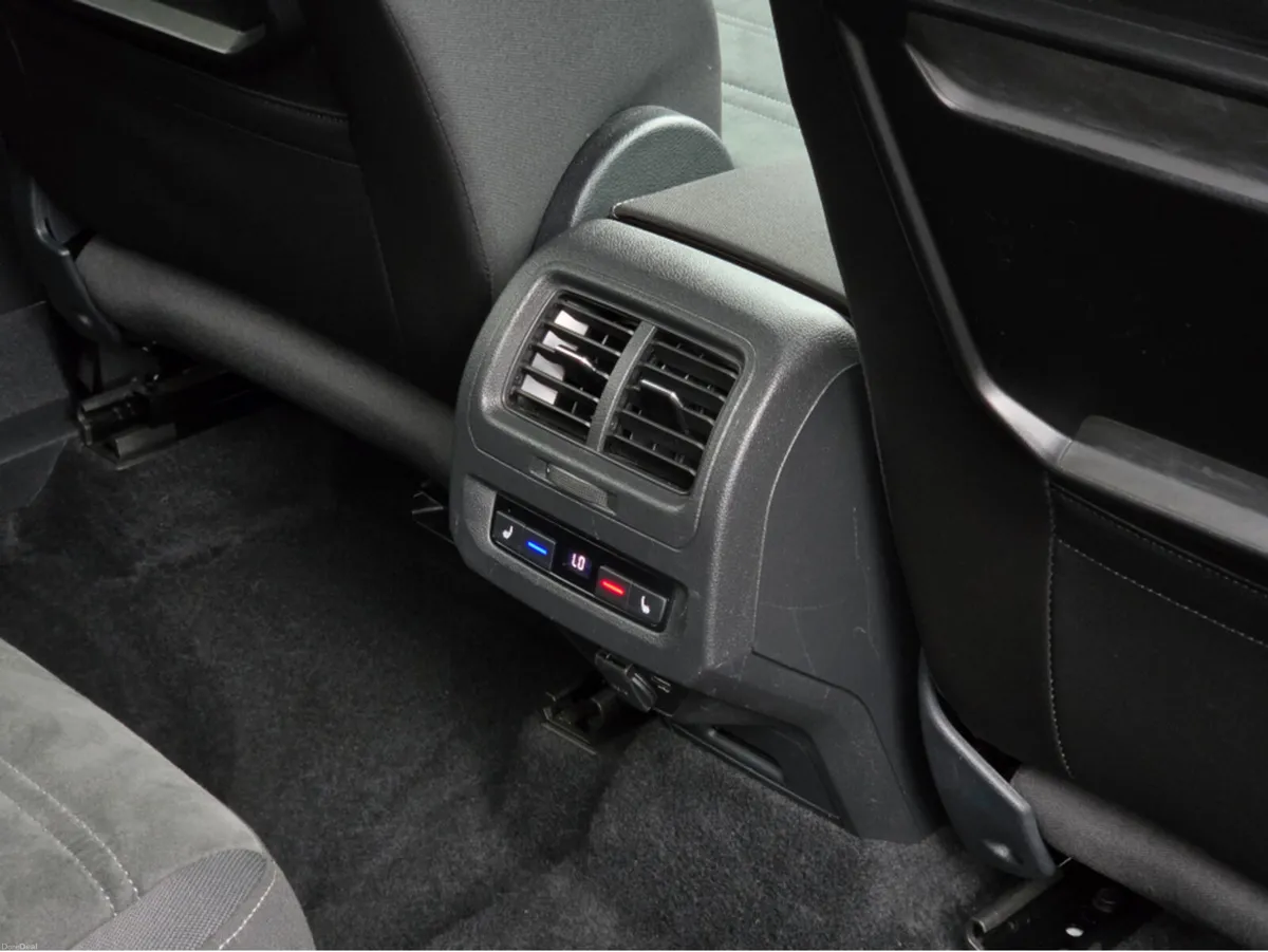 Volkswagen Touran 1.4 TSI AUTOMATIC - CARPLAY - AN - Image 5