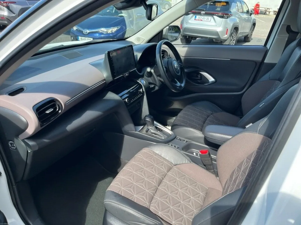 Toyota Yaris Cross HYBRID ELECTRIC SOL - Image 6