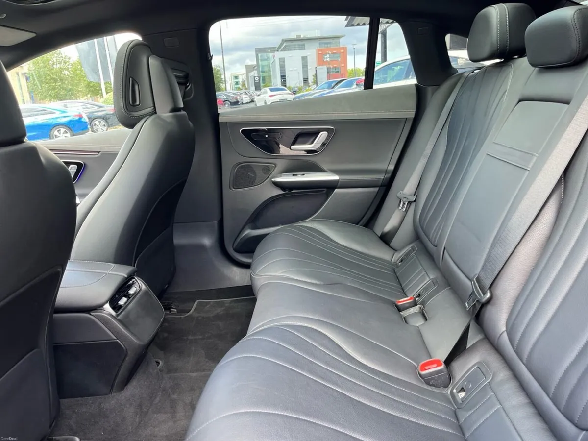 Mercedes-Benz EQE 300 Electric Art Saloon **Twin S - Image 4