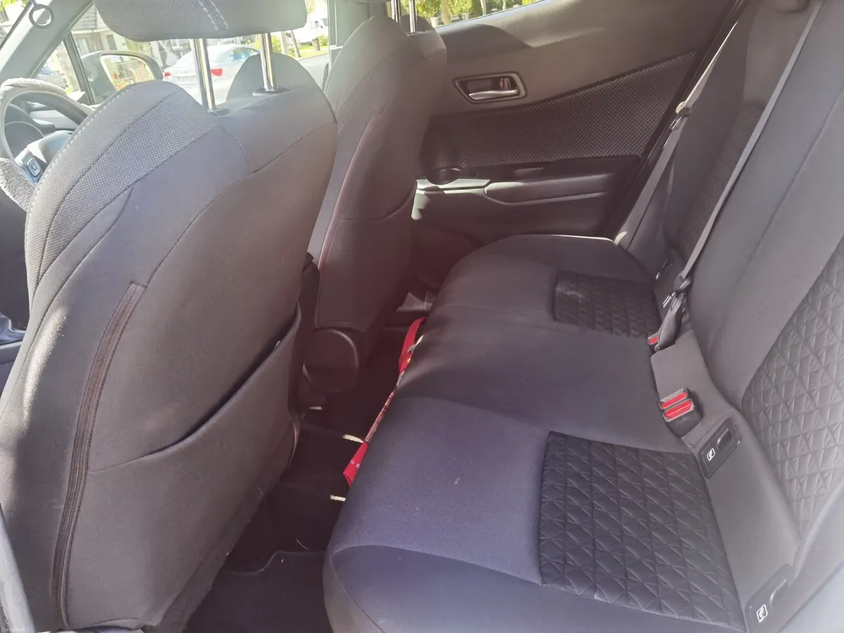 Toyota C-HR 201 - 1 owner - FULL Toyota Service - Image 3