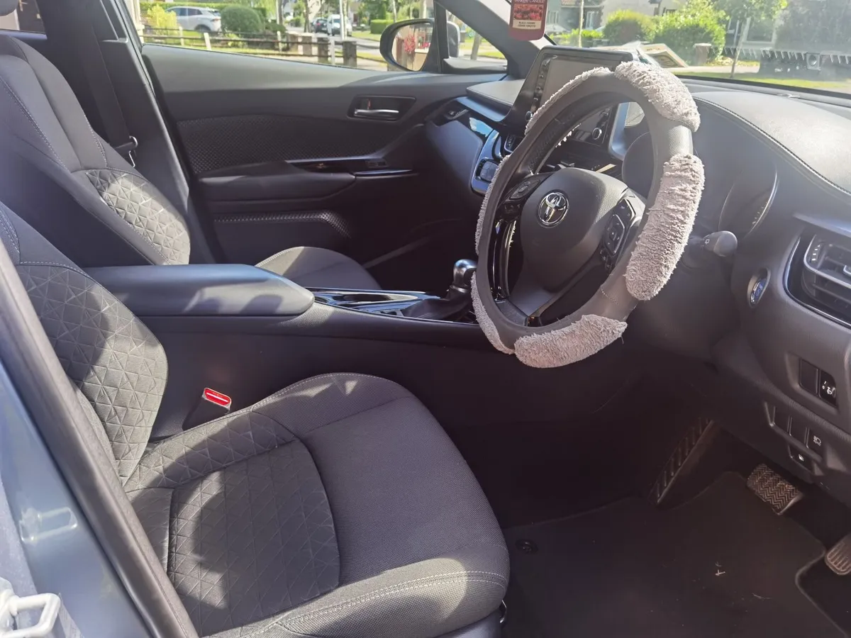 Toyota C-HR 201 - 1 owner - FULL Toyota Service - Image 5