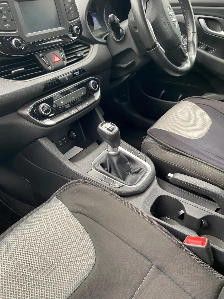 2018 Hyundai i30 Deluxe 1.6 CRDi Diesel Manual - Image 4