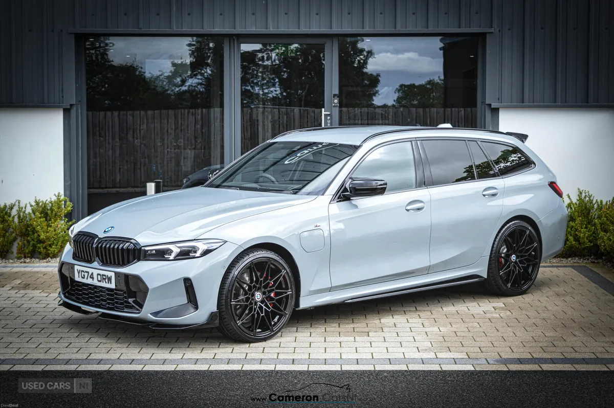 BMW 3-Series TOURING - Image 1